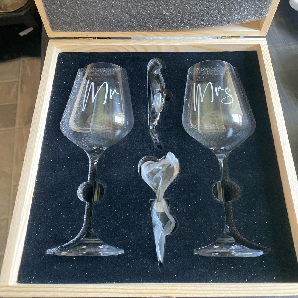 Mr. & Mrs. Wine Glasses